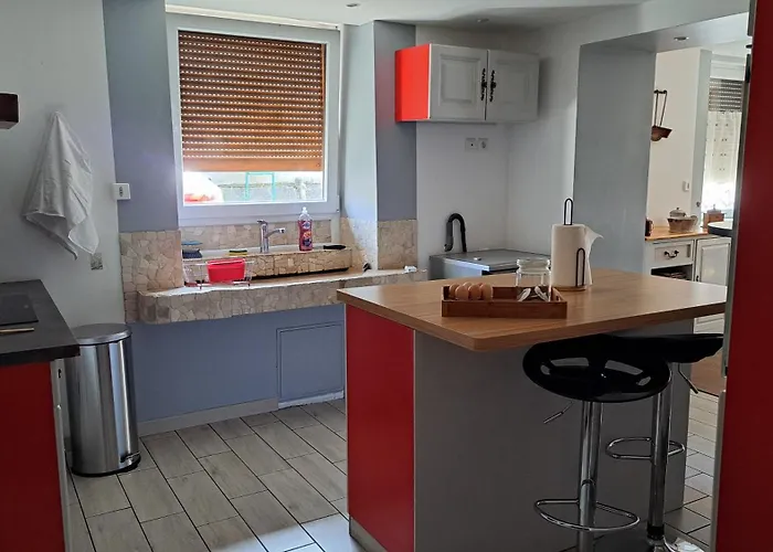 Lyaz بيت للعطل *